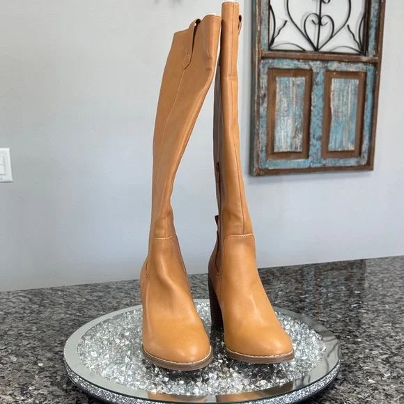 Universal Thread Tan Heeled Boots - Picture 2 of 14